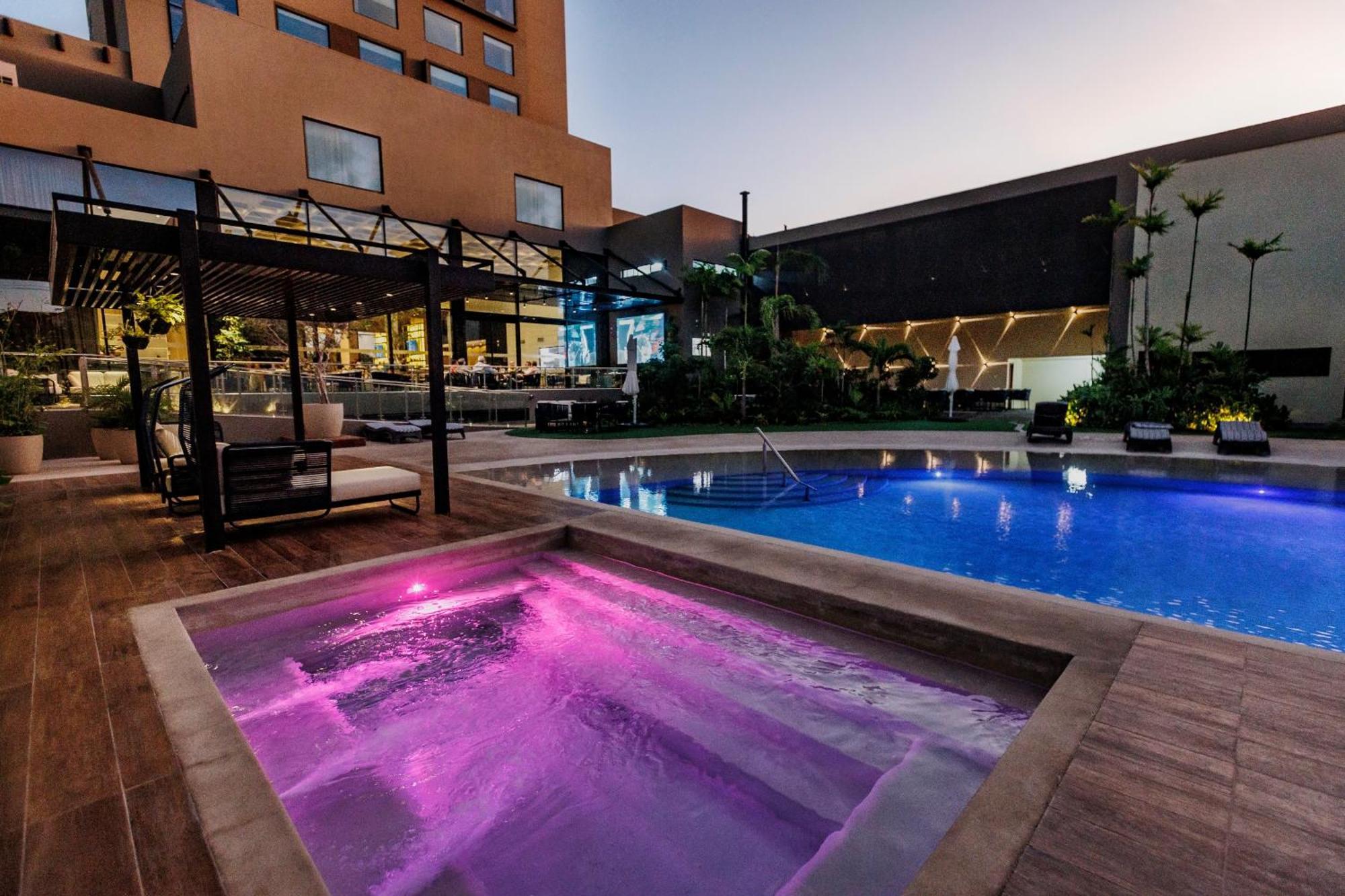 Novotel Santa Cruz De La Sierra Exteriör bild
